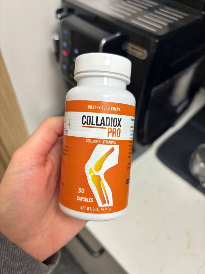 Colladiox Pro w dłoni w kuchni, wcześniejsza seria 30 kapsułek